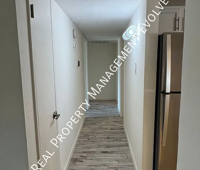 3914 E Surrey Ave — Photo 13
