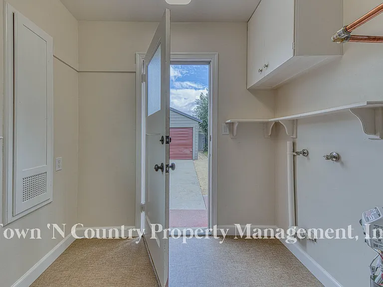 127 Katherine Ave — Photo 20