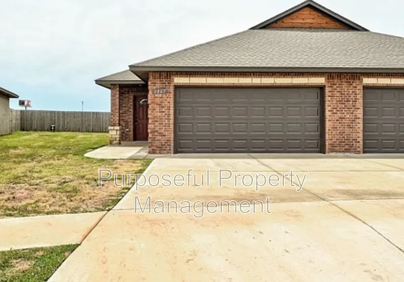 3 bed, 2.0 bath, 1250 sqft, $1,350 — Photo 2