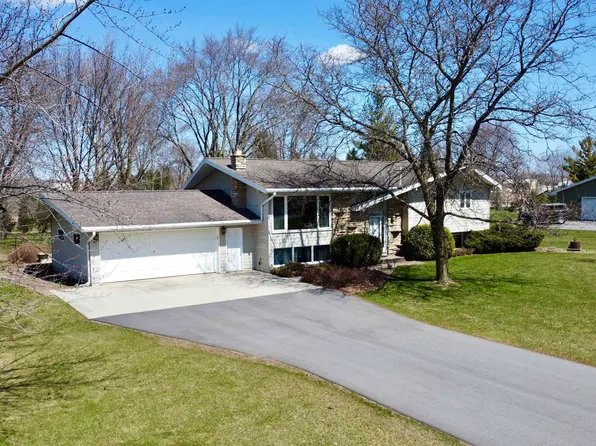 W5895 Timber Trl, Fond Du Lac, WI 54937