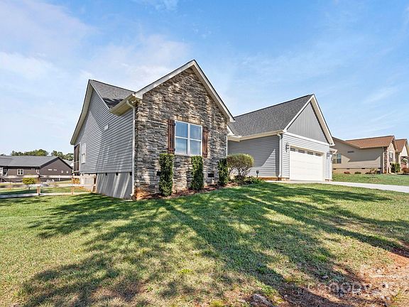 3rd image of 198 Castle Pines Ln