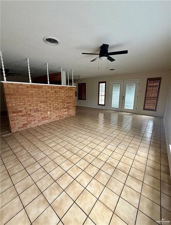3 bed, 2.0 bath, 1606 sqft, $1,600 — Photo 2