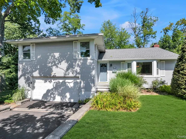12 Compass Court, Huntington, NY 11743
