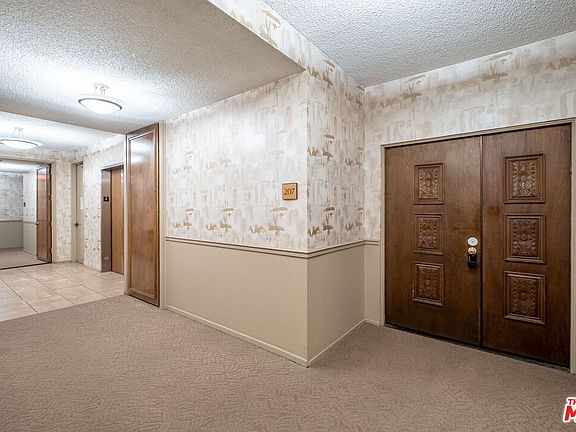 2nd image of 17140 Burbank Blvd Unit 207