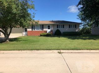 326 E 6th St, Kanawha, IA 50447