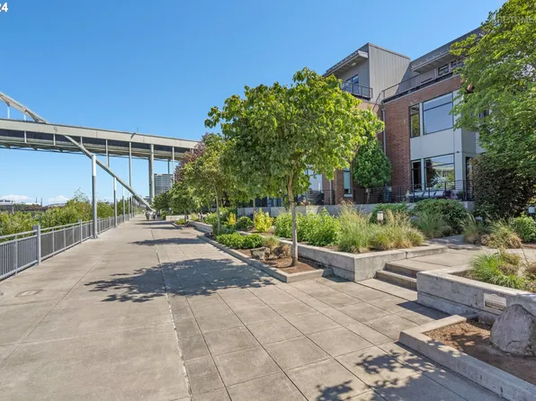 1612 NW Riverscape St, Portland, OR 97209