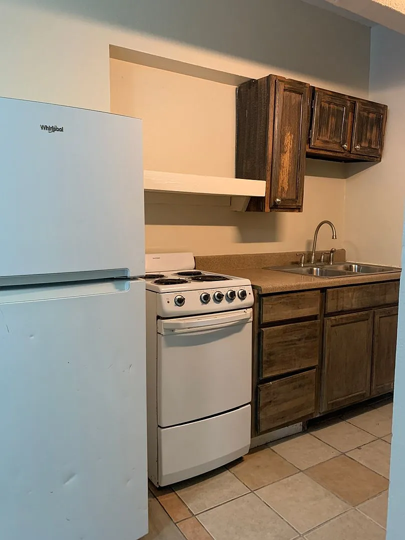 Vintage Vibes, Modern Ride Historic Home with City Convenience — Photo 4