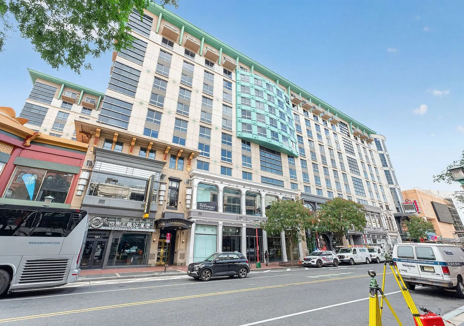 Prime DC Living: Executive 2BD/2BA Apartment in Chinatown/Gallery Place — Photo 1