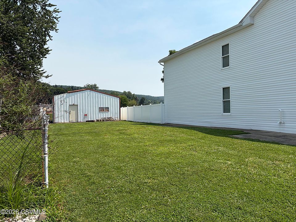 2nd image of 465 W Mahoning St
