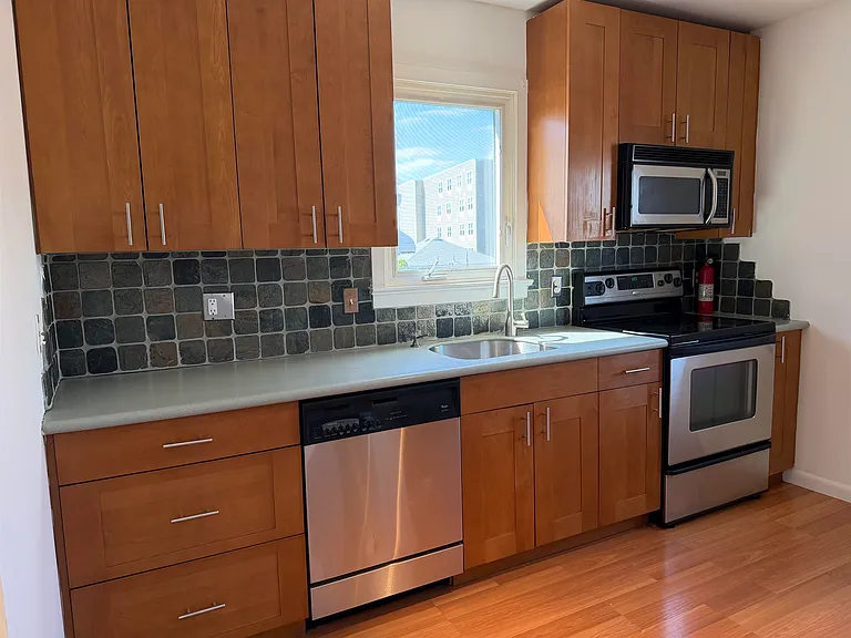 119 Marsellus Pl #2 — Photo 5