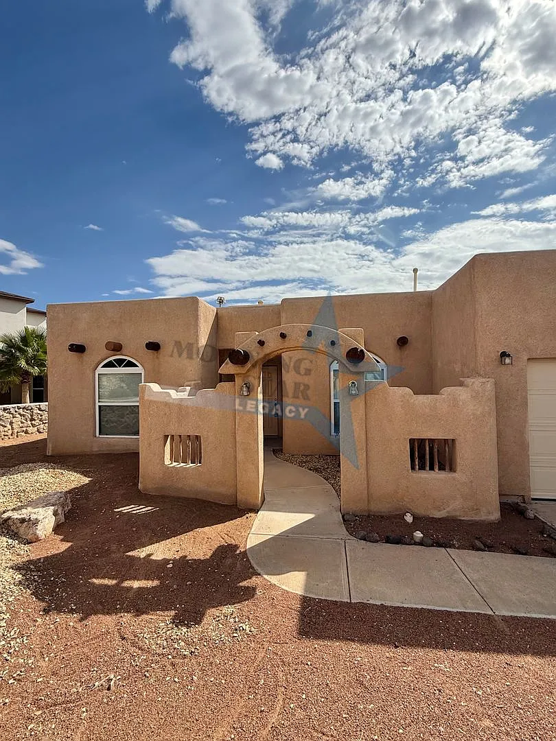 Southwestern Beauty - Excellent location! — Photo 2