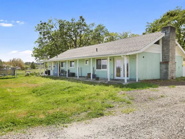 380 Greenleaf Dr, Eagle Pt, OR 97524