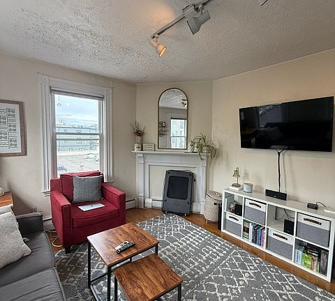 3rd image of 845 E 2nd St #2