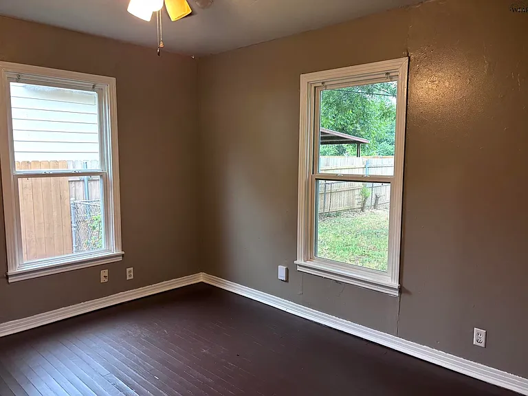 2405 Inglewood Dr — Photo 8