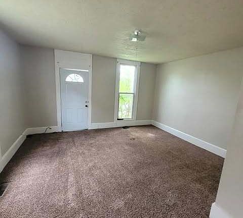 3rd image of 2027 E Oak St