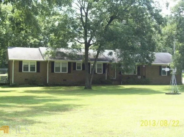 74 N Broad St, Bowman, GA 30624