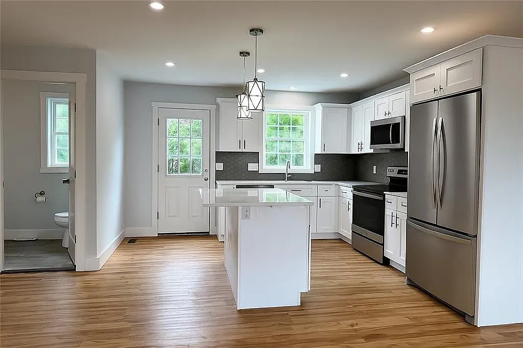 2 bed, 2.5 bath, 1400 sqft, $3,000 — Photo 2
