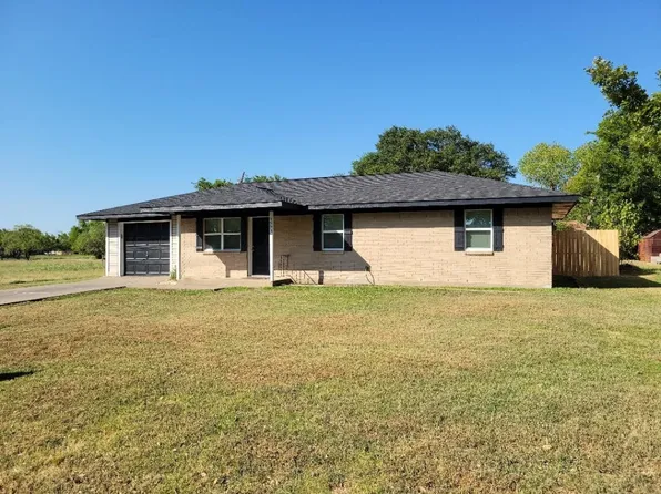 1593 Leon St, Kaufman, TX 75142