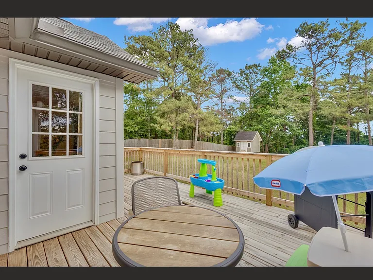 61 Brenda Ct — Photo 38
