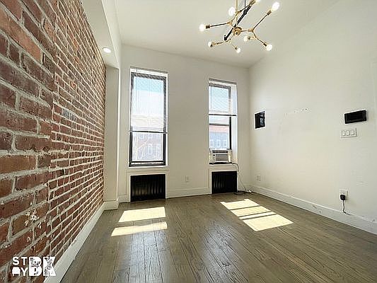 2nd image of 509 Van Buren St #2C