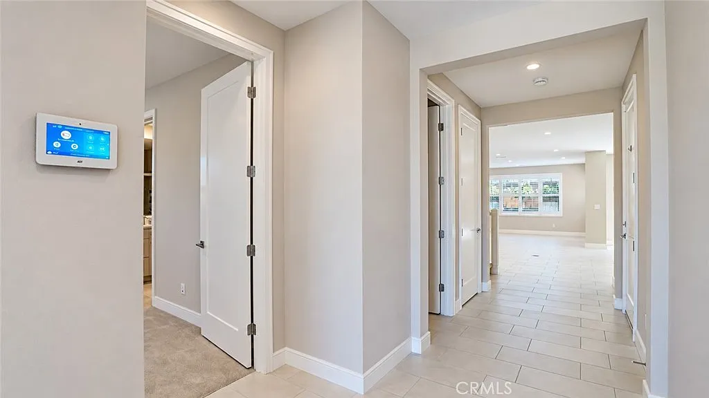 4 bed, 3.5 bath, 3024 sqft, $8,200 — Photo 4