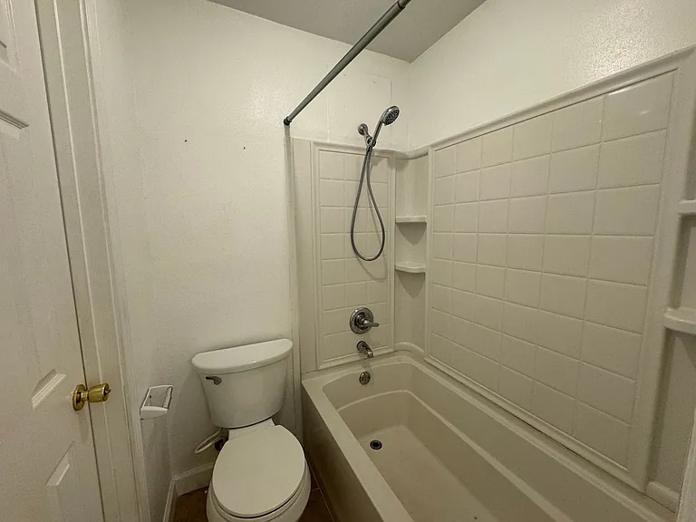 1600 Greenbriar Pkwy #A — Photo 16