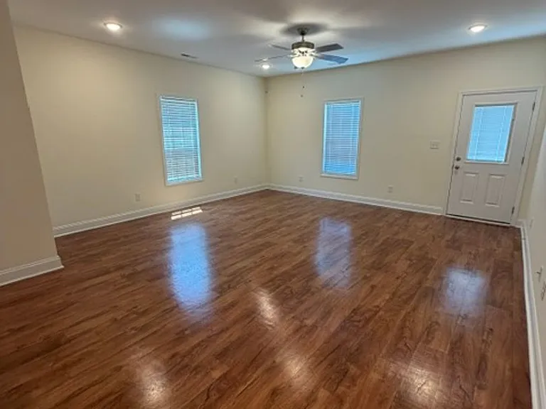 913 Linwood Ave — Photo 5