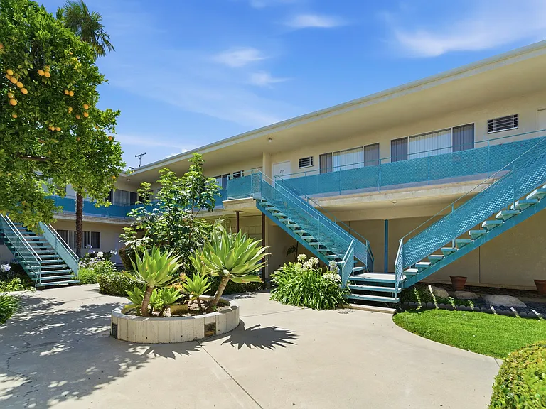 4320 Mammoth Ave #207 — Photo 1