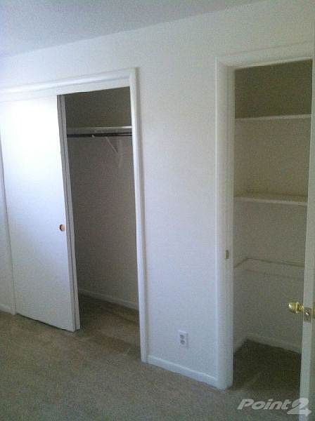 1st bdrm closet space