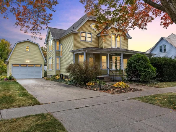 410 Walnut St, Tipton, IA 52772