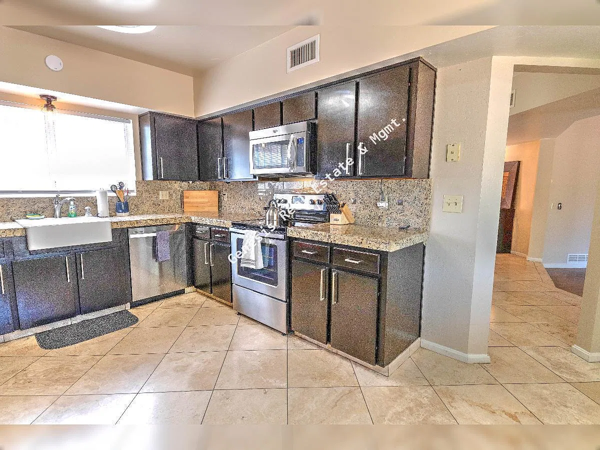 2 bed, 2.0 bath, 2003 sqft, $2,900 — Photo 4