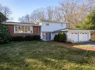 62 Pine St, Manchester, MA 01944