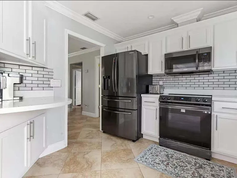 337 Balsam St — Photo 9