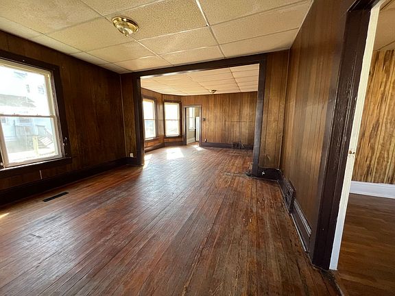 3rd image of 510 N Madison St