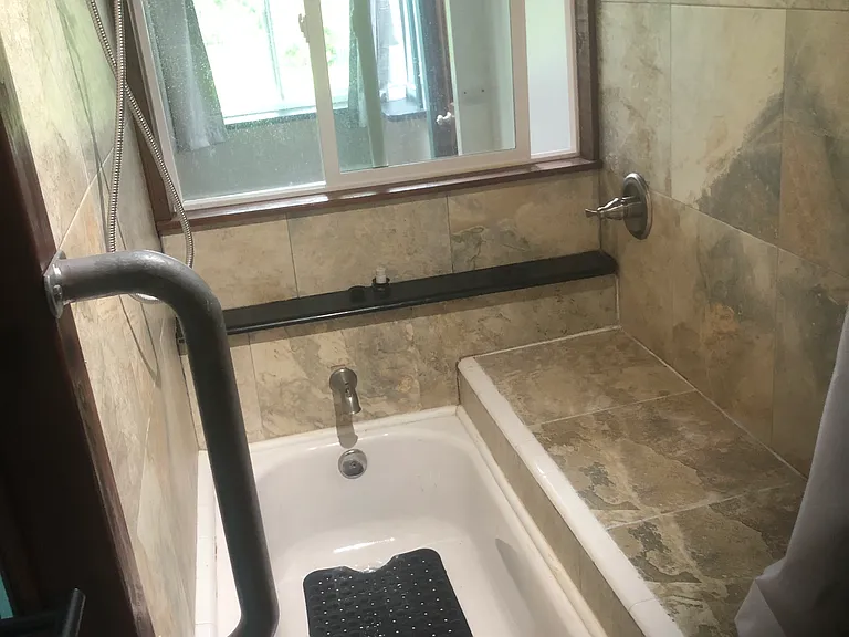 Full size bathrub