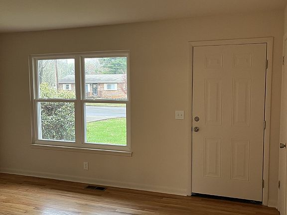 2nd image of 1930 Russell Dr