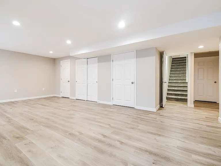 3406 W Luge Ln — Photo 8