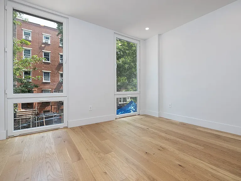 268 E 7th St #Penthouse 6 — Photo 12