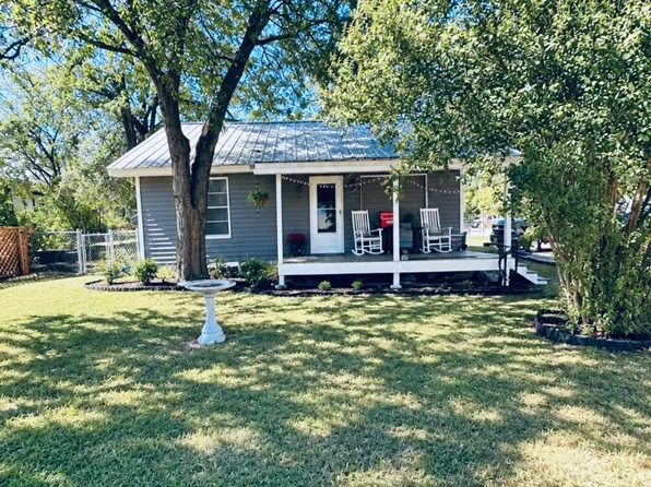 709 N Austin St, Comanche, TX 76442
