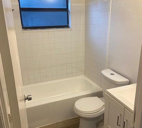 5th image of 10118 N Lantana Ave APT A