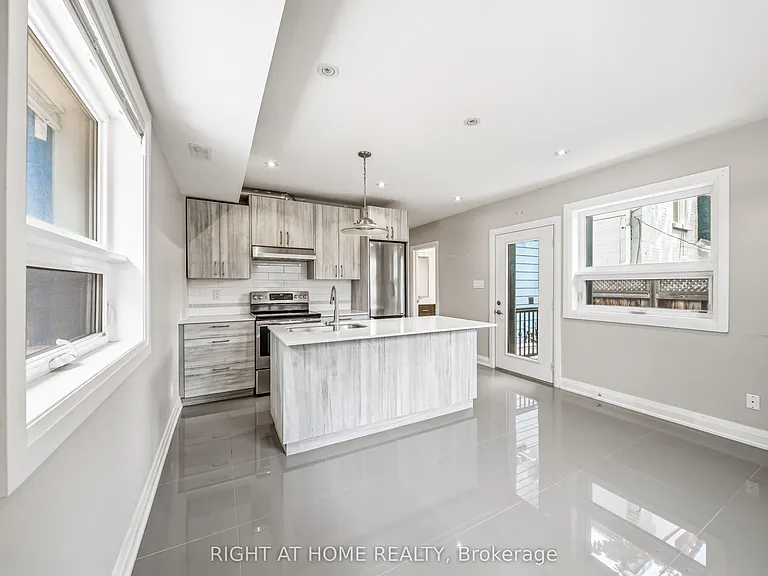 31 Alma Ave #1 — Photo 1