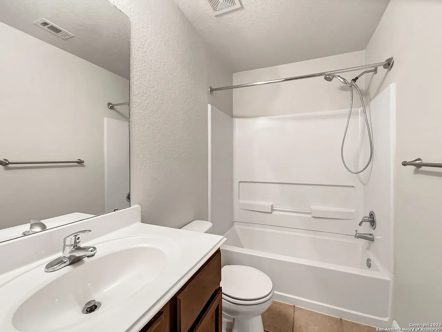 3 bed, 1404 sqft, $1,700 — Photo 4