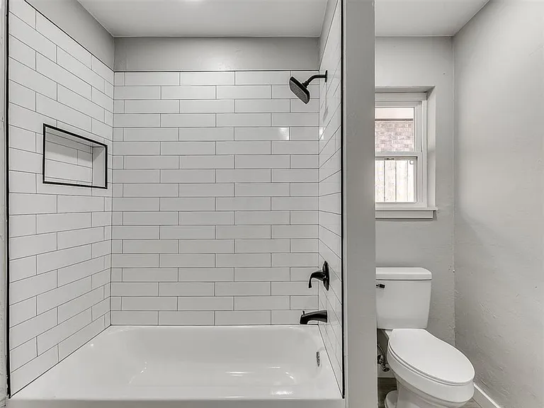 6917 Woodridge Ave — Photo 29