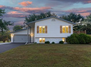 906 Maple Dr, Osceola, WI 54020