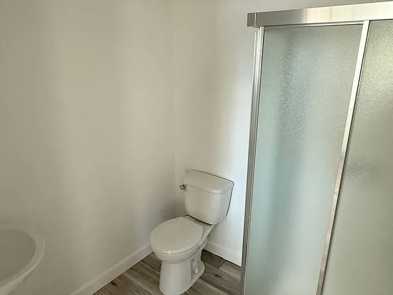 10214 Omelveny Ave — Photo 6