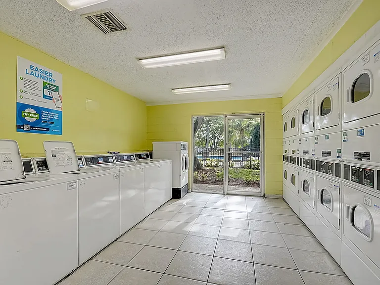 Fernwood Grove Apartments — Photo 11