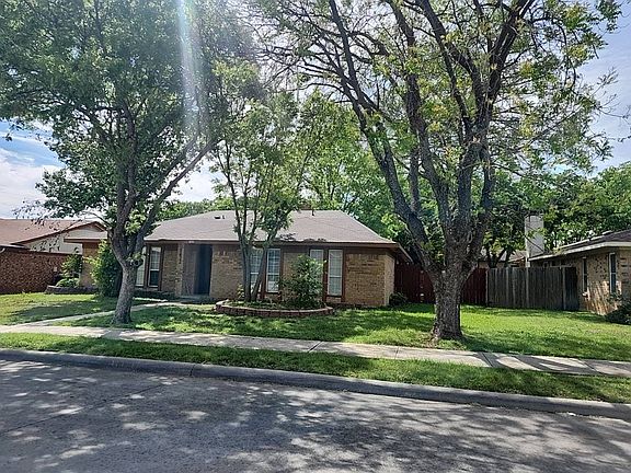 2nd image of 1422 Westwood Dr