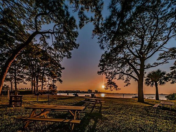 5th image of 592 Bella Loop