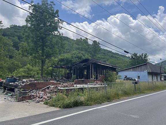 2nd image of 3882 McClellan Hwy