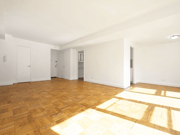 4th image of 155 E 34th St APT 17N
